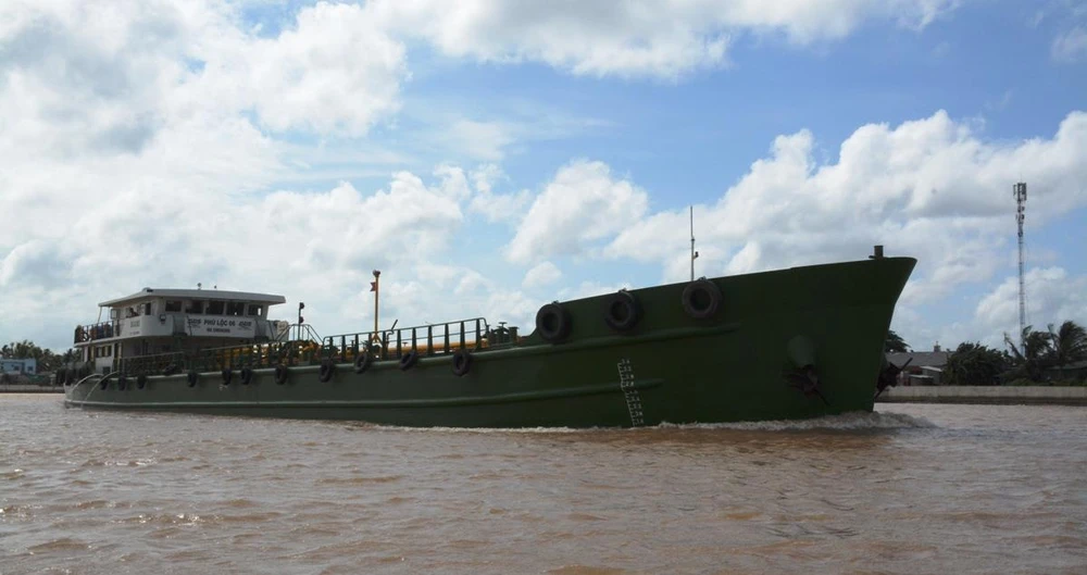 Tàu thuyền Việt Nam hoạt động tuyến nội địa sẽ được giảm giá dịch vụ hoa tiêu hàng hải vì dịch COVID-19. (Ảnh: Việt Hùng/Vietnam+)
