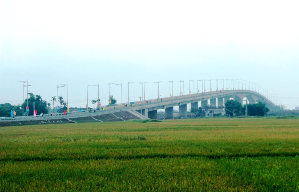 Cầu Thịnh Long được khánh thành thuộc tuyến đường bộ ven biển tỉnh Nam Định. (Ảnh: Việt Hùng/Vietnam+)