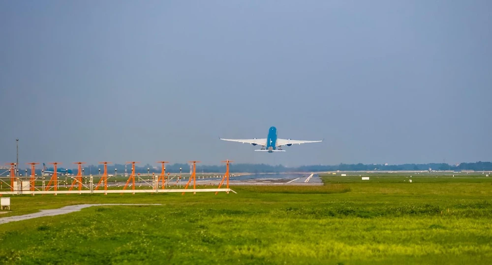 Tàu bay hạ cánh tại sân bay quốc tế Nội Bài. (Ảnh: Văn phòng Cảng hàng không Nội Bài cung cấp)