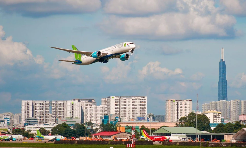 Các hãng hàng không đã tăng chuyến bay và hỗ trợ chính sách đổi vé hoặc hoàn vé bay cho khách đi, đến Đà Nẵng. (Ảnh: Hoài Thu/Vietnam+)