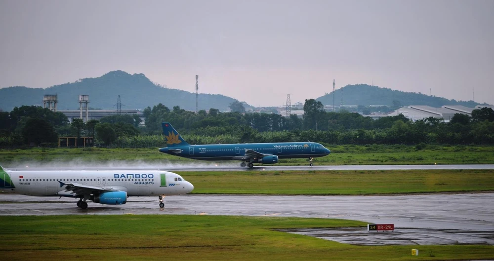 Máy bay của các hãng hàng không Vietnam Airlines và Bamboo Airways. (Ảnh: Hoàng Anh/Vietnam+)