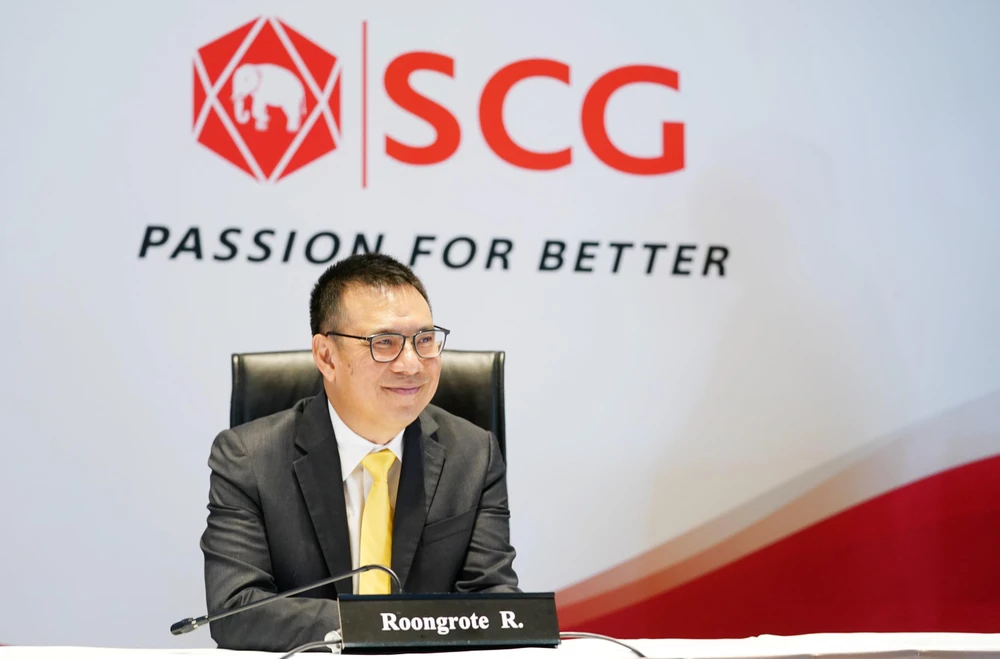 Ông Roongrote Rangsiyopash, Chủ tịch và Giám đốc điều hành của SCG tại buổi họp báo công bố kết quả kinh doanh quý 2. (Ảnh: Vietnam+)