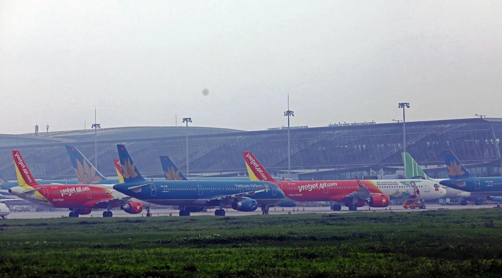 Các hãng hàng không Việt Nam sẽ tiếp tục thua lỗ nặng nề trong năm 2021 do ảnh hưởng sâu rộng của dịch COVID-19. (Ảnh: Huy Hùng/Vietnam+)