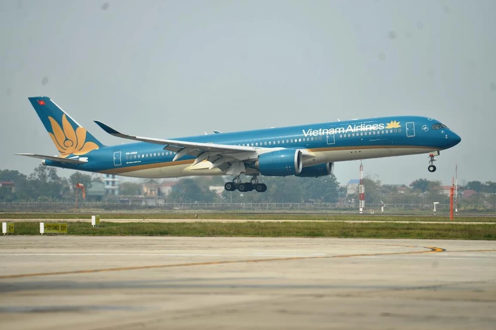 Hãng hàng không Vietnam Airlines khôi phục hàng loạt đường bay tới Phú Quốc. (Ảnh: CTV/Vietnam+)