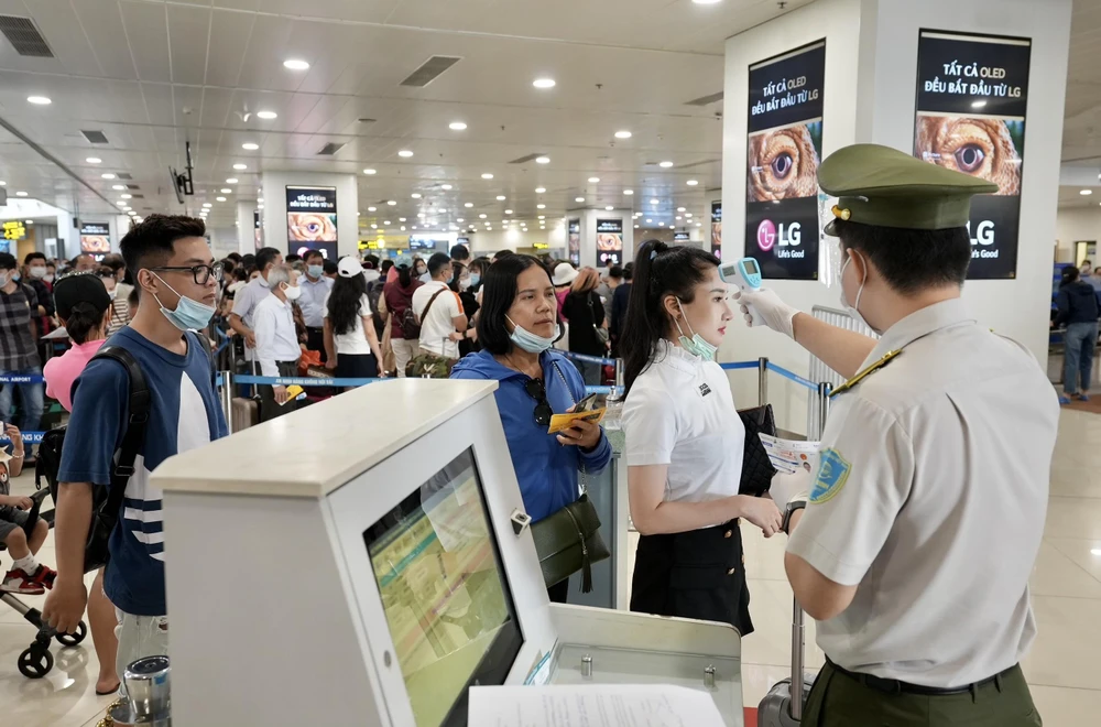 Sân bay Nội Bài đã sẵn sàng phục vụ cao điểm dịp nghỉ lễ 30/4-1/5. (Ảnh: CTV/Vietnam+)