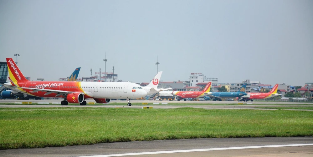 Máy bay của các hãng hàng không tại một sân bay nội địa. (Ảnh: CTV/Vietnam+)