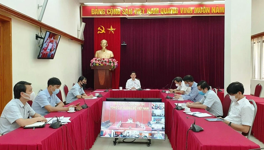 Bộ trưởng Bộ Giao thông Vận tải Nguyễn Văn Thể họp trực tuyến với 63 địa phương về công tác vận tải hàng hóa gắn với công tác phòng, chống dịch COVID-19. (Ảnh: CTV/Vietnam+)