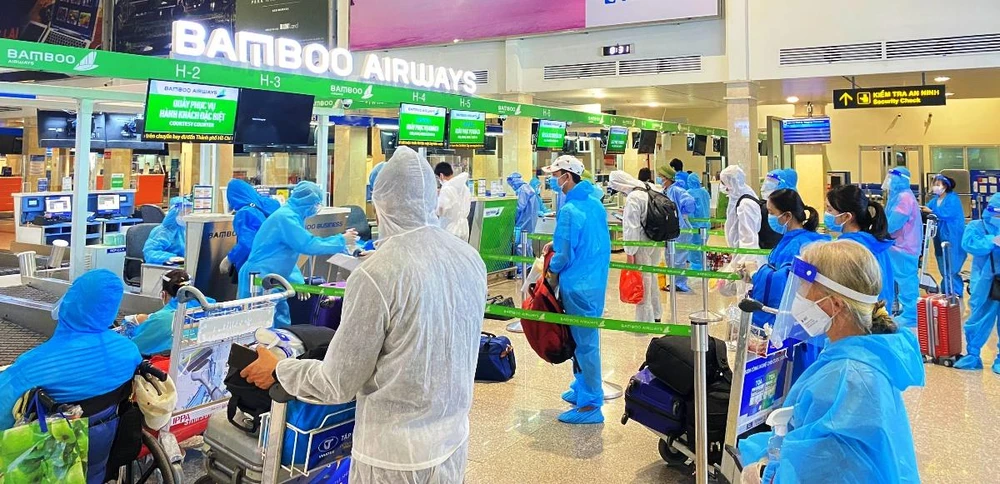 Hơn 600 công dân Bắc Giang đang sinh sống khu vực miền Nam được trở về quê trên chuyến bay của Bamboo Airways. (Ảnh: CTV/Vietnam+)