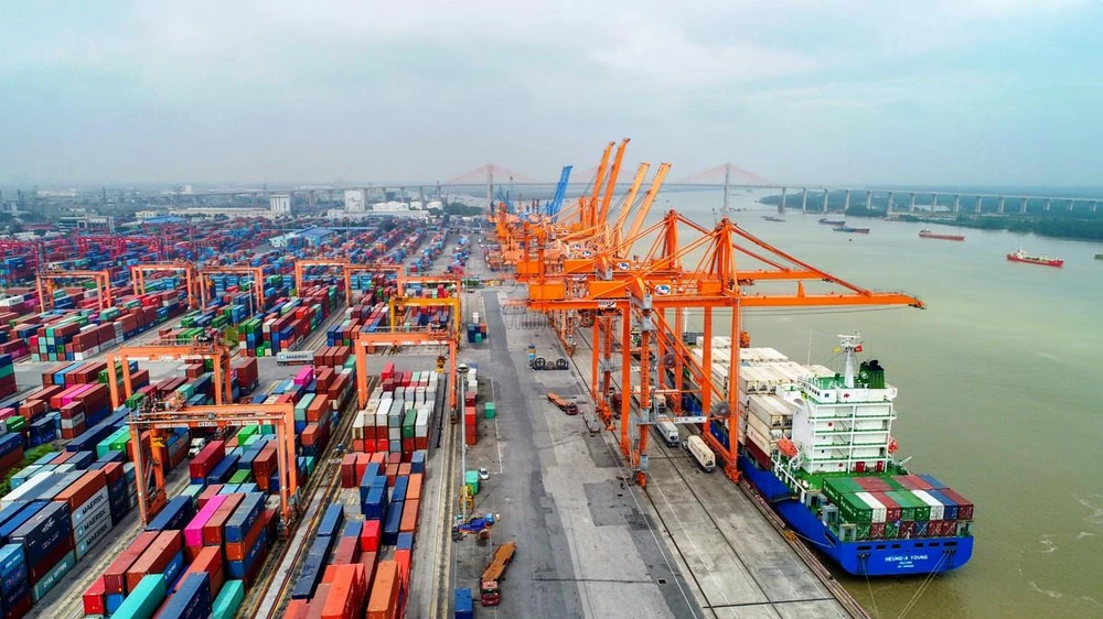 Các hãng tàu phải công khai cước, phụ thu vận tải container tại Việt Nam. (Ảnh: CTV/Vietnam+)