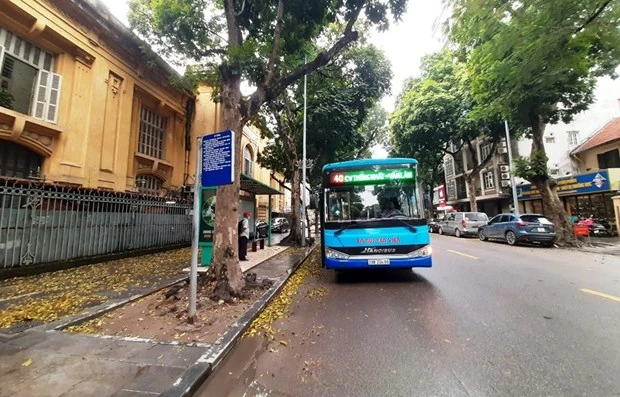 Xe buýt Hà Nội sắp được hoạt động trở lại sau thời gian phải tạm dừng do ảnh hưởng của dịch COVID-19. (Ảnh: Việt Hùng/Vietnam+)
