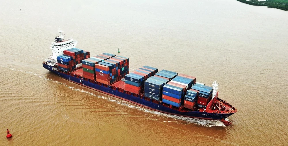 Tự tăng giá vận chuyển container hiện nay diễn ra trên toàn cầu. (Ảnh: CTV/Vietnam+)