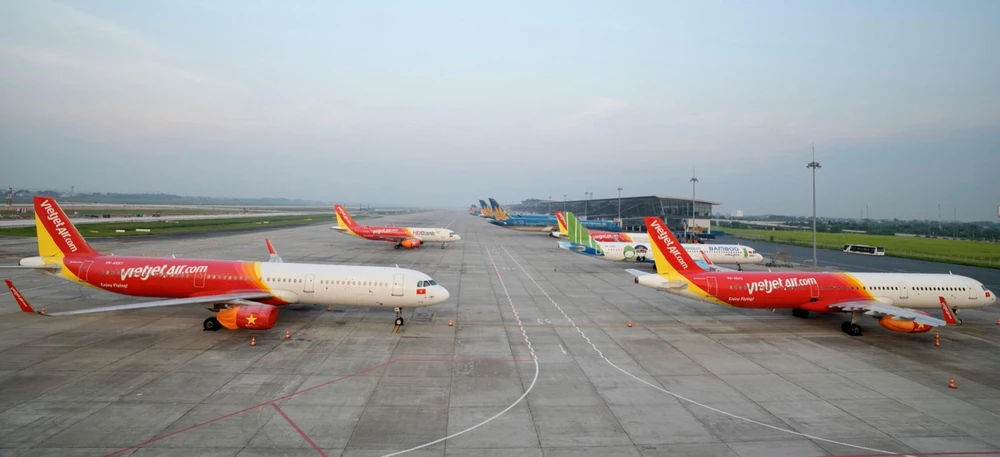 Máy bay của các hãng hàng không tại sân bay quốc tế Nội Bài. (Ảnh: CTV/Vietnam+)