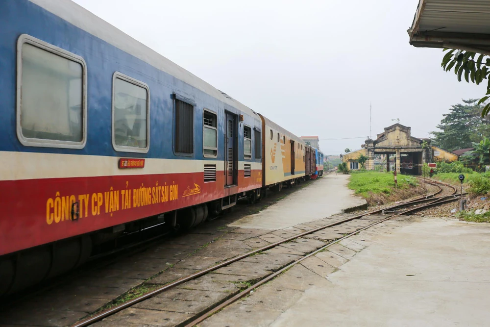 Tổng công ty Đường sắt sẽ tiếp tục lập tàu chuyên biệt vận chuyển người dân từ phía Nam hồi hương. (Ảnh: Minh Sơn/Vietnam+)