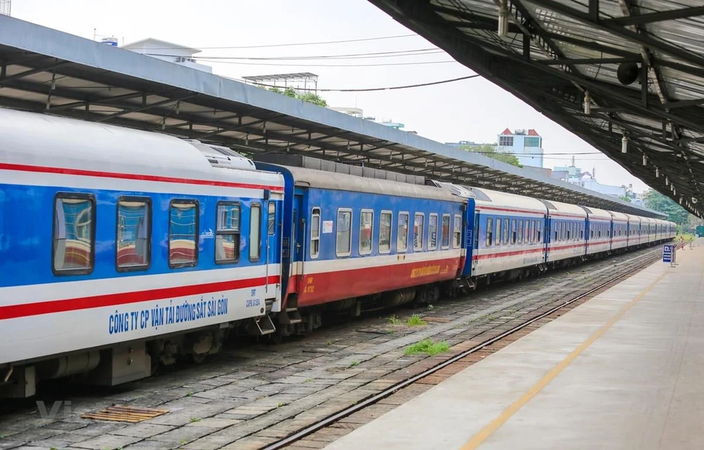 Sau khi được Bộ Giao thông Vận tải phê duyệt và có quyết định, ngành đường sắt sẽ tăng tần suất chạy tàu trên nhiều tuyến. (Ảnh: Minh Sơn/Vietnam+)