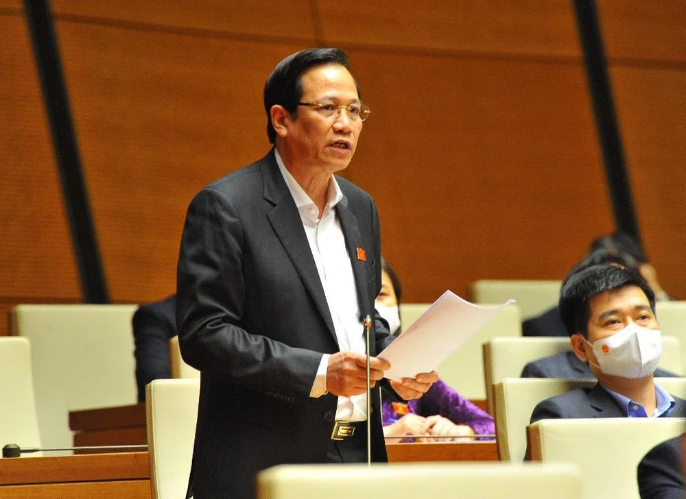 Bộ trưởng Bộ Lao động-Thương binh và Xã hội Đào Ngọc Dung phát biểu giải trình, làm rõ một số vấn đề đại biểu Quốc hội nêu. (Ảnh: Minh Đức/TTXVN)