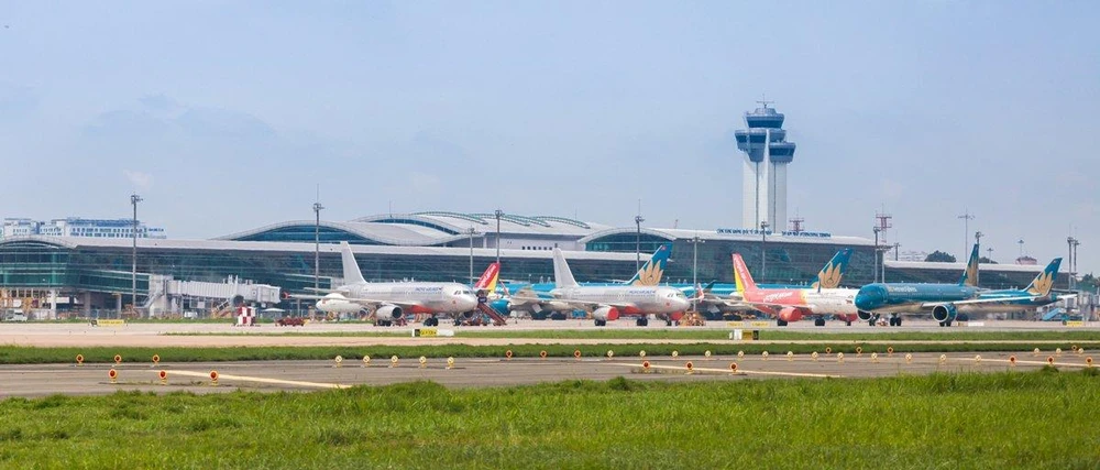 Máy bay của các hãng hàng không tại sân bay Tân Sơn Nhất. (Ảnh: CTV/Vietnam+)