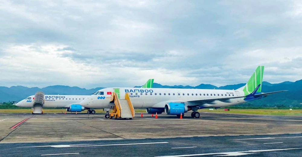 Máy bay phản lực Embraer của hãng hàng không Bamboo Airways. (Ảnh: CTV/Vietnam+)