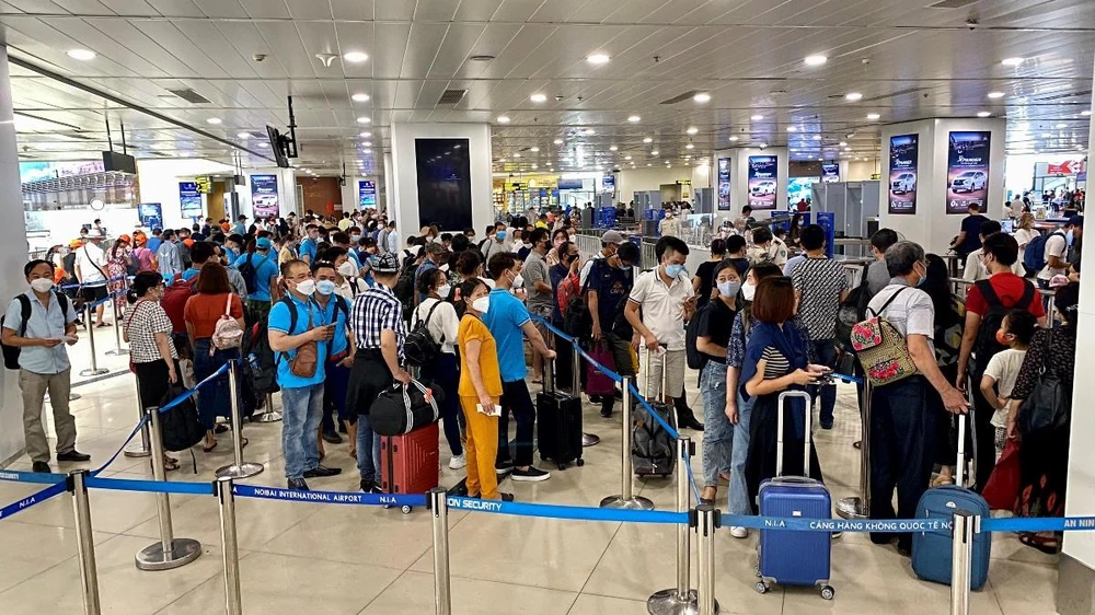 Dịp nghỉ lễ Quốc khách lượng khách quốc nội dự kiến ngày cao nhất đạt 80.000 lượt khách qua Cảng hàng không quốc tế Nội Bài. (Ảnh: CTV/Vietnam+)