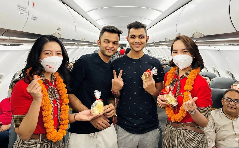 Chuỗi hoạt động tưng bừng mừng lễ hội Diwali là món quà Vietjet dành tặng khách hàng cũng như góp phần giới thiệu những nét văn hoá đặc trưng của Ấn Độ tới với người dân Việt Nam. (Ảnh: CTV/Vietnam+)