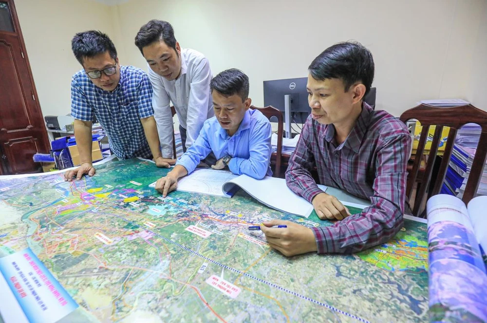 Cục Quản lý đầu tư xây dựng làm ngày đêm chạy nước rút chiến dịch thẩm định thiết kế kỹ thuật, dự toán của 12 dự án cao tốc Bắc-Nam. (Ảnh: Việt Hùng/Vietnam+)