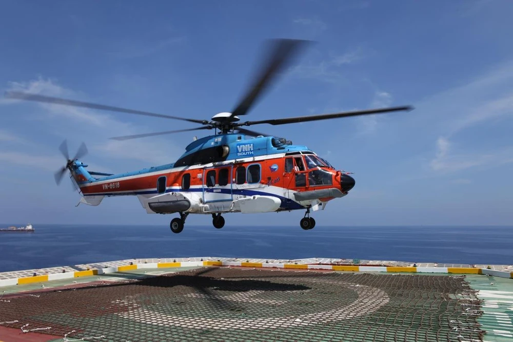Máy bay trực thăng H225 đa dụng đóng vai trò quan trọng trong các hoạt động khai thác ngoài khơi, vận tải. (Ảnh: CTV/Vietnam+)