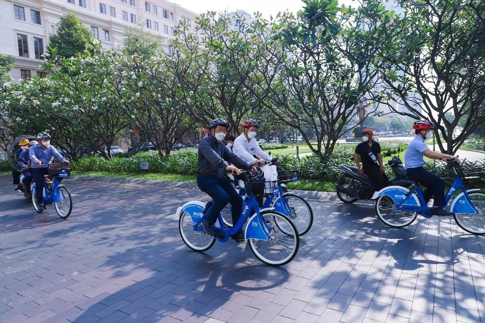 Loại hình xe đạp công cộng tại Thành phố Hồ Chí Minh cũng đang được người dân đón nhận nhiệt tình. (Ảnh: CTV/Vietnam+)