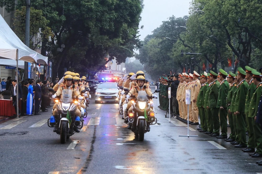 Lực lượng Cảnh sát giao thông xuất quân tại buổi ra quân năm An toàn giao thông 2023. (Ảnh: Tuấn Anh/TTVN)