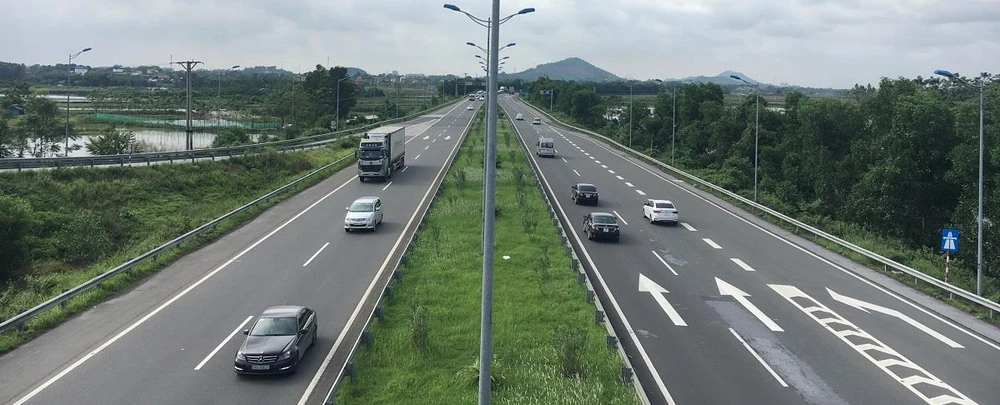 Phương tiện lưu thông trên tuyến cao tốc do VEC quản lý. (Ảnh: CTV/Vietnam+)