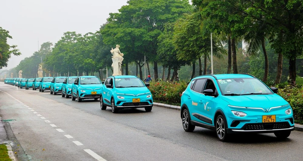 Giai đoạn đầu, Taxi Xanh SM sẽ đưa vào vận hành 500 xe VF e34 và 100 xe VF 8 tại Hà Nội. (Ảnh: Việt Hùng/Vietnam+)