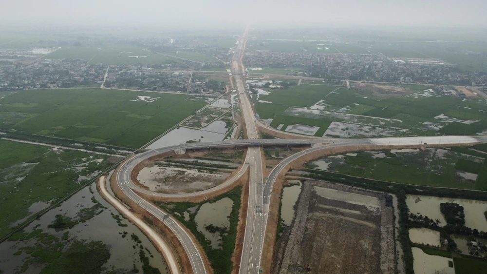 Nút giao Đông Xuân tại Km327+780 trên tuyến cao tốc Mai Sơn-QL 45. (Ảnh: Huy Hùng/TTXVN) 