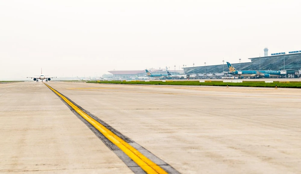 Đường lăn để máy bay đi vào sân đỗ tại các cảng hàng không. (Ảnh: Việt Hùng/Vietnam+)
