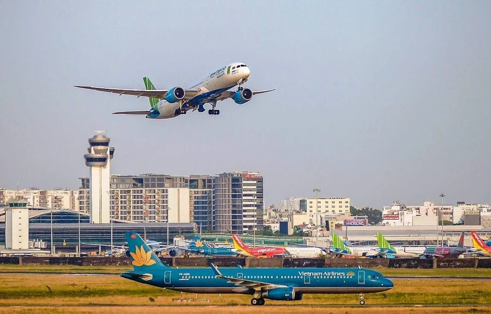 Máy bay của các hãng hàng không tại sân bay Tân Sơn Nhất. (Ảnh: PV/Vietnam+)