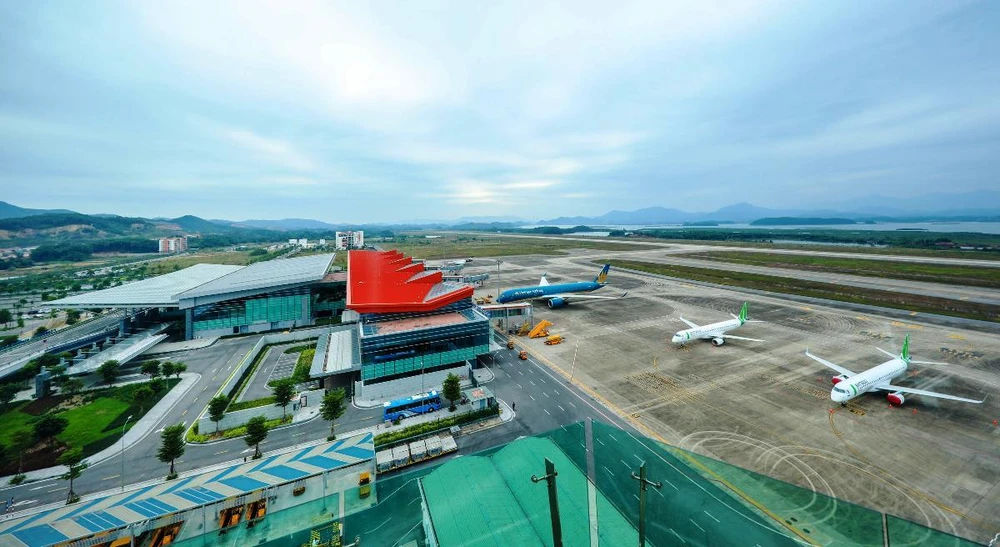 Máy bay tại Cảng hàng không quốc tế Vân Đồn. (Ảnh: PV/Vietnam+)