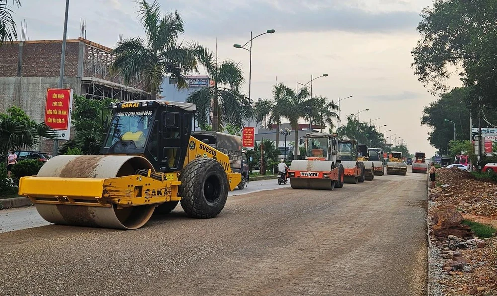 Nhà thầu thi công Dự án cải tạo, nâng cấp Quốc lộ 31 qua tỉnh Bắc Giang. (Ảnh: Việt Hùng/Vietnam)