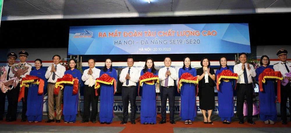 Tổng công ty Đường sắt Việt Nam đã ra mắt chạy đoạn tàu chất lượng cao chặng Hà Nội-Đà Nẵng. (Ảnh: Việt Hùng/Vietnam+)