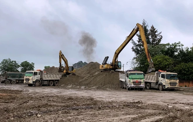 Các địa phương đang nỗ lực tiếp tục triển khai các thủ tục để khai thác các mỏ vật liệu cho Dự án Cao tốc Bắc-Nam giai đoạn 2021-2025. (Ảnh: Việt Hùng/Vietnam+)