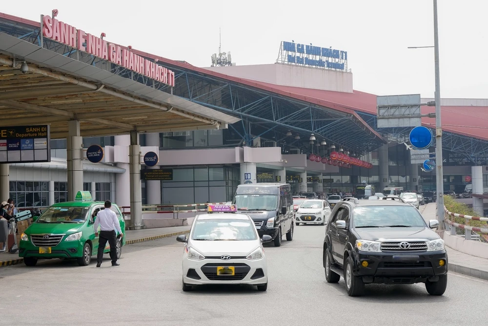 Thu phí không dừng với ôtô đi vào sân bay cần sớm thực hiện nhằm tạo thuận lợi cho chủ phương tiện. (Ảnh: PV/Vietnam+)