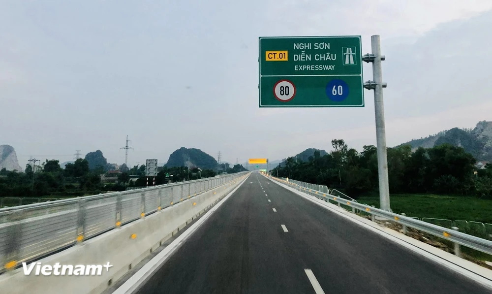 Bộ Giao thông Vận tải sẽ điều chỉnh nâng tốc tốc độ cao tốc 4 làn xe lên 90km/h trước Tết Nguyên đán 2024. (Ảnh: Việt Hùng/Vietnam+) 