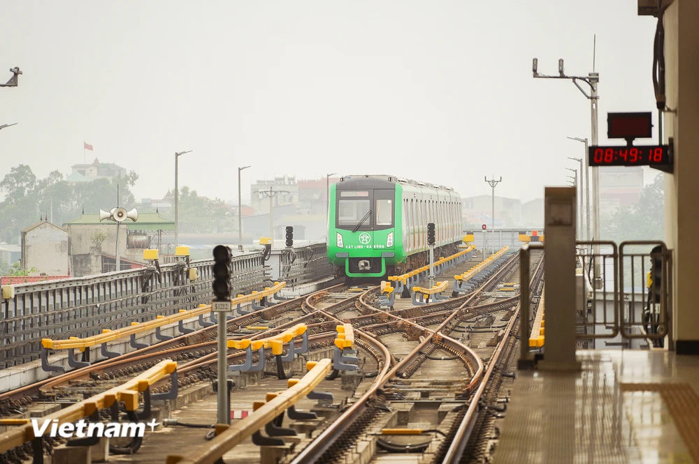 Đường sắt đô thị Cát Linh-Hà Đông đã vận chuyển được gần 20 triệu lượt khách sau hơn 2 năm vận hành. (Ảnh: PV/Vietnam+)