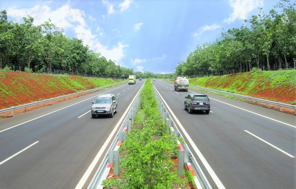 Phương tiện lưu thông trên tuyến Cao tốc Thành phố Hồ Chí Minh-Long Thành-Dầu Giây. (Ảnh: PV/Vietnam+)