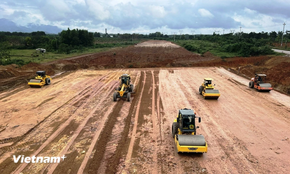 Sớm tháo nút thắt mặt bằng, nguồn cát để đẩy tiến độ dự án Cao tốc Bắc - Nam- Ảnh 2.