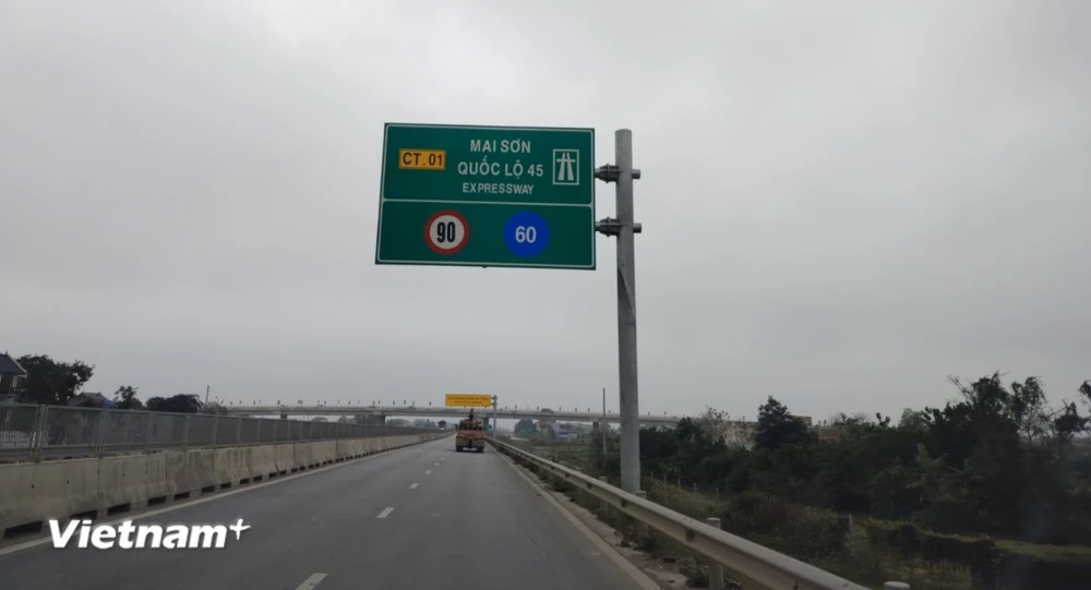 Tuyến Cao tốc Mai Sơn-Quốc lộ 45 đã điều chỉnh biển báo nâng tốc độ khai thác tối đa lên 90km/h. (Ảnh: Việt Hùng/Vietnam+)