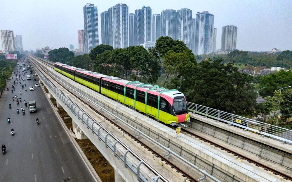 Vận hành chạy tàu đường sắt đô thị đoạn Nhổn-Ga Hà Nội. (Ảnh: PV/Vietnam+)