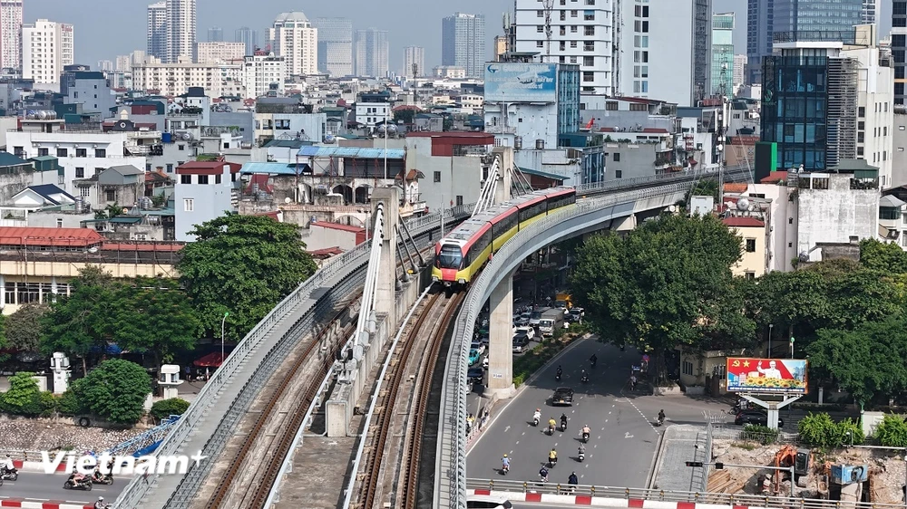 Tàu Nhổn-Ga Hà Nội đã chính thức vận hành thương mại từ sáng 8/8. (Ảnh: Hoài Nam/Vietnam+)