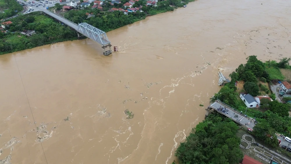 Cầu Phong Châu bắc qua sông Hồng tại tỉnh Phú Thọ bị sập vào ngày 9/9 vừa qua. (Ảnh: PV/Vietnam+)