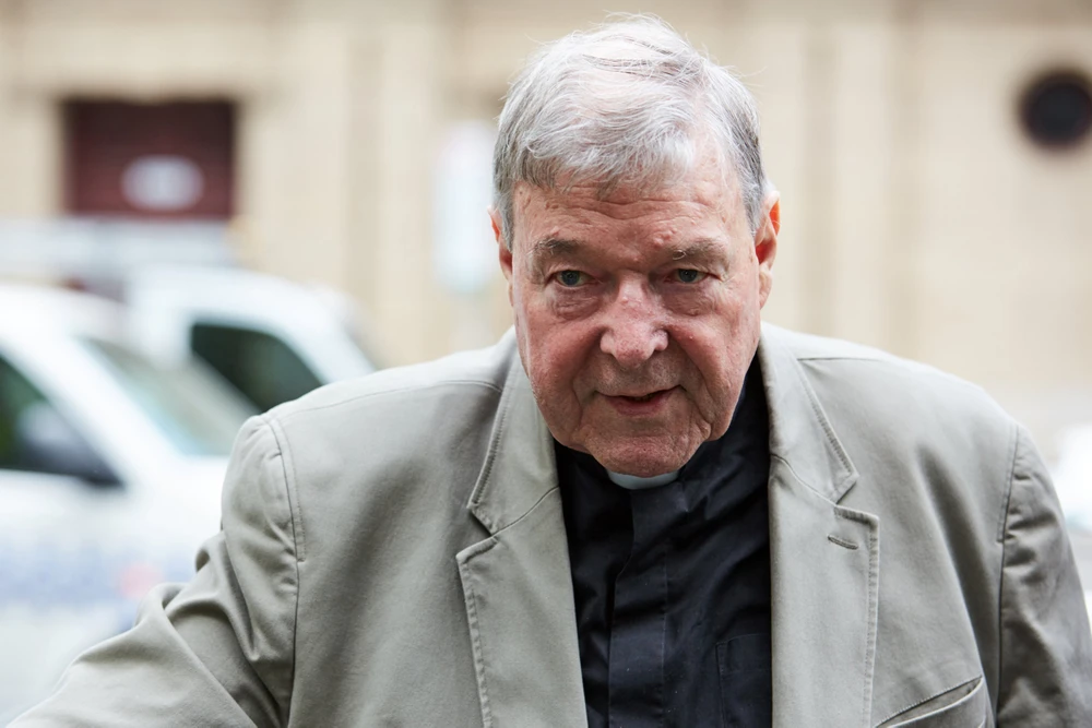 Hồng y George Pell chính thức bị cáo buộc phạm tội xâm hại tình dục hai nam thiếu niên trong ca đoàn của nhà thờ Saint Patrick. (Nguồn: Reuters)