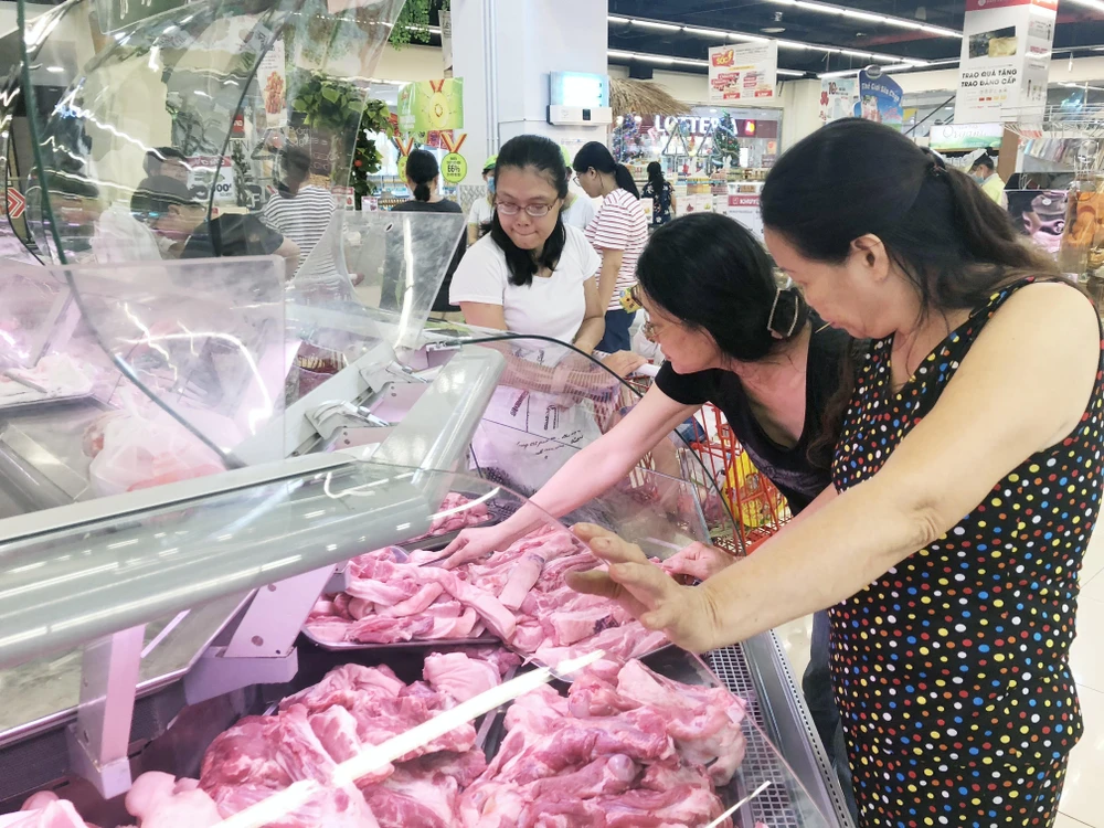 Nguồn cung thịt lợn tại Thành phố Hồ Chí Minh đảm bảo ổn định. (Ảnh: Mỹ PhươngTTXVN) 