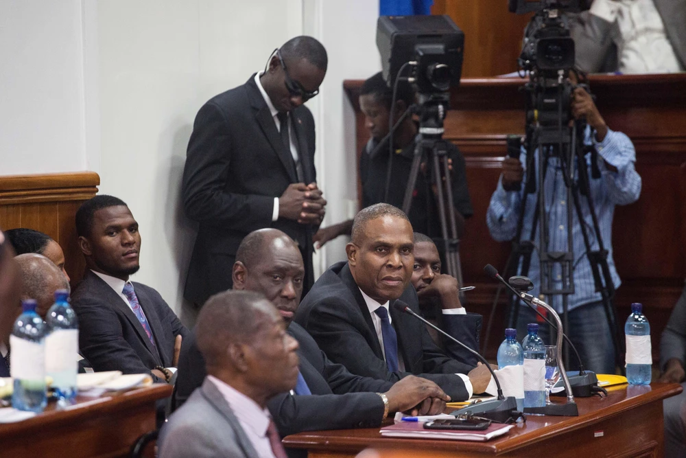 Thủ tướng Haiti Jean Henry Ceant (thứ 3, trái, hàng trước) đã đệ đơn từ chức. (Ảnh: AFP/TTXVN) 