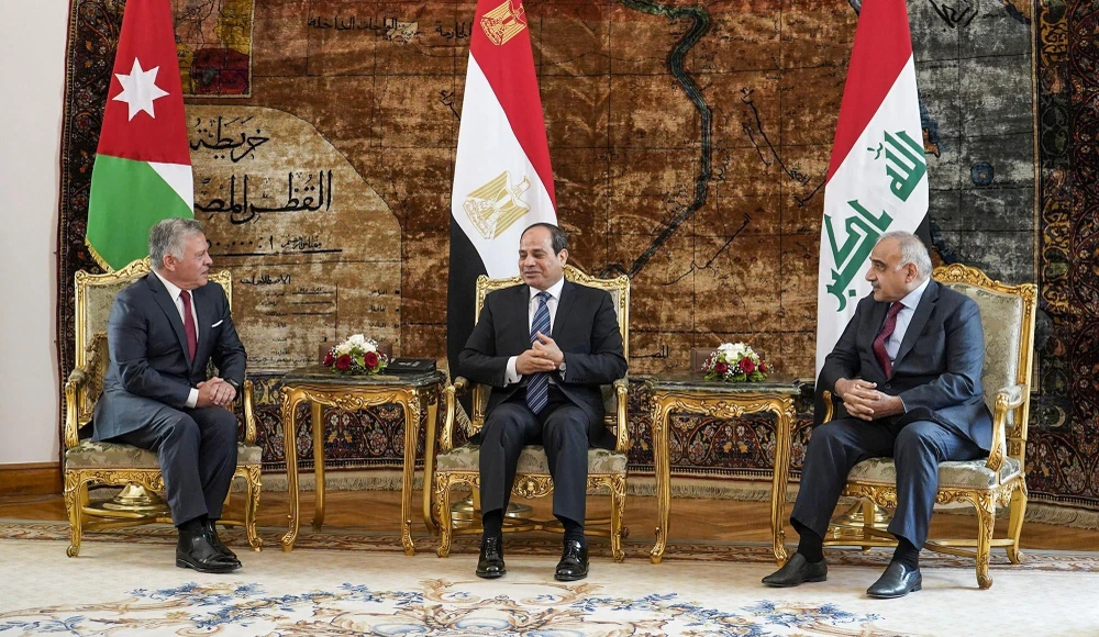 Tổng thống Ai Cập Abdel Fattah El-Sisi (giữa), Quốc vương Jordan Abdullah II (trái) và Thủ tướng Iraq Adel Abdul Mahdi tại hội nghị thượng đỉnh ba bên ở Cairo, Ai Cập, ngày 24/3/2019. (Ảnh: AFP/ TTXVN) 