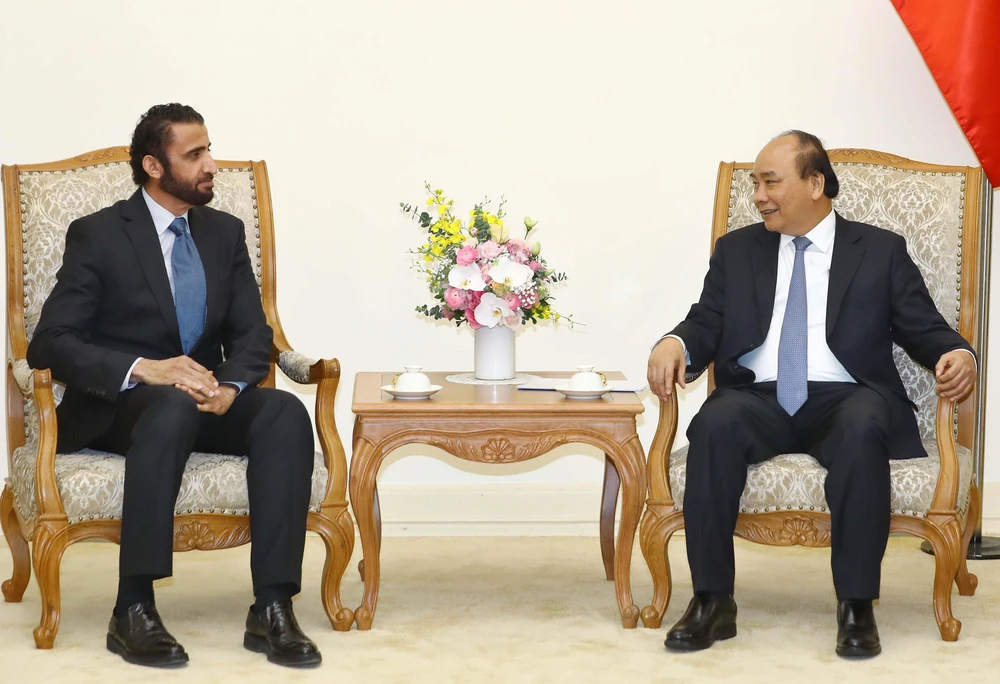  Thủ tướng Nguyễn Xuân Phúc tiếp ông Mohammed Ibrahim Al Shaibani, Tổng giám đốc điều hành Tập đoàn Đầu tư Dubai. (Ảnh: Thống Nhất/TTXVN) 